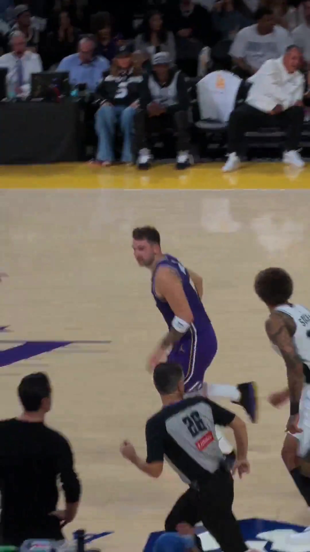 深圳队逆转湖人，东契奇扛起全队