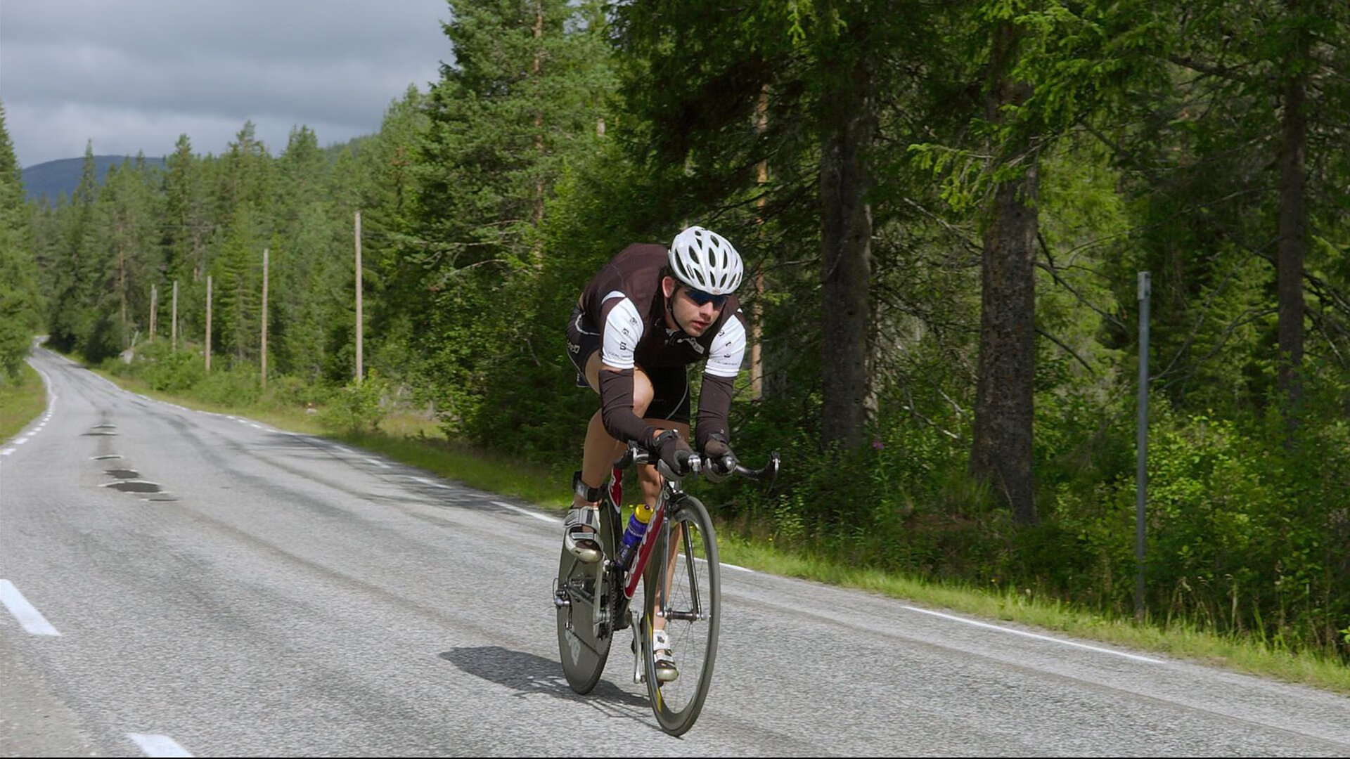 欧冠决赛焦点战，掘金战术压制雄鹿，跨界战术智慧的胜利启示