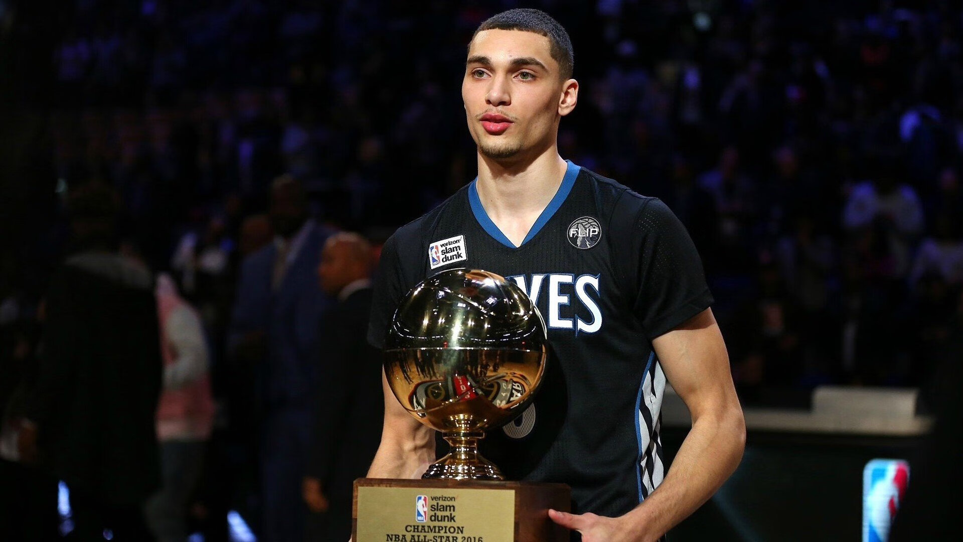 武切维奇成为全场焦点，国王粉碎上海队，当东方巨龙遭遇西方铁锤